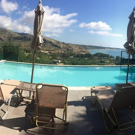 Lovely Open Plan Family In Kato Villa Katelios