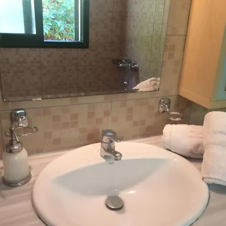 Lovely Open Plan Family In Kato Katelios